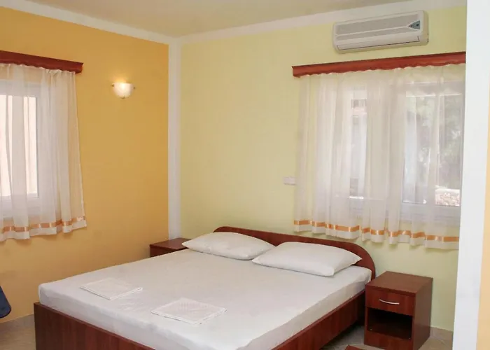 Double 3097a 3* Rogoznica (Sibenik-Knin)